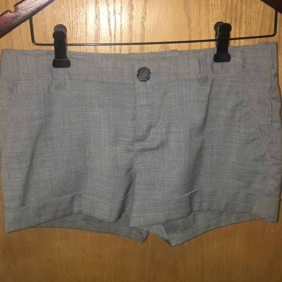 TALULA GREY DRESS SHORTS - Picture 2 of 4